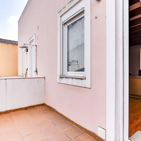 Cozy For 4 With A Mezzanine * Lisbon