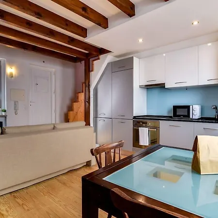 Apartamento Cozy For 4 With A Mezzanine Lisboa