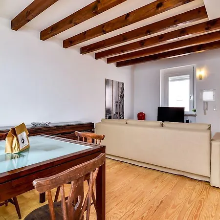 Cozy For 4 With A Mezzanine Apartmán Lisboa