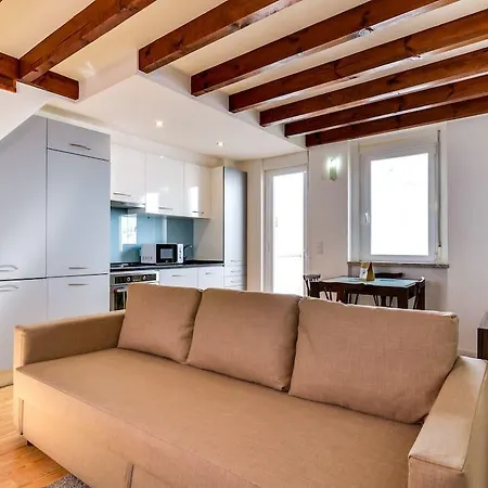 Cozy For 4 With A Mezzanine Lägenhet